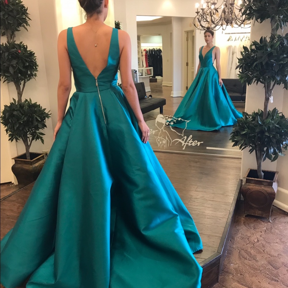 New sherri Hill size 2